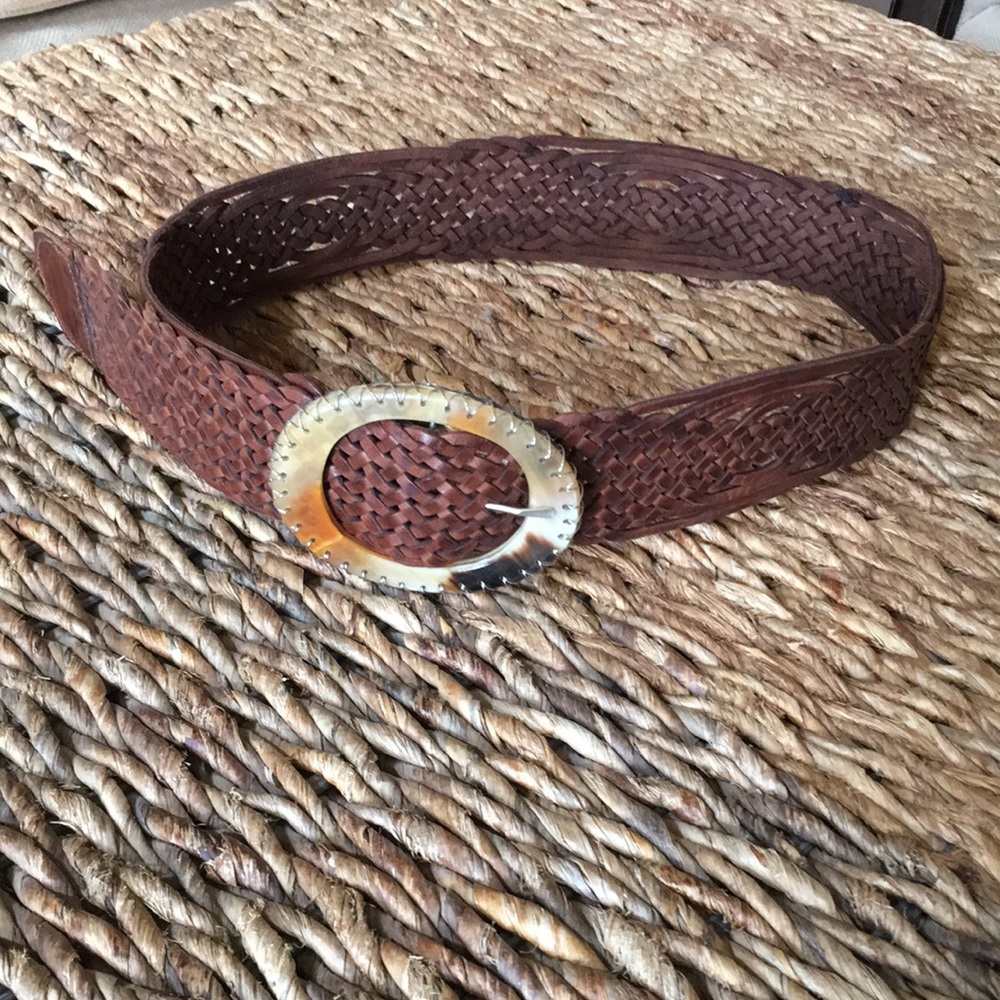 Motif 56 belt. Brown leather. Horn buckle. Size M